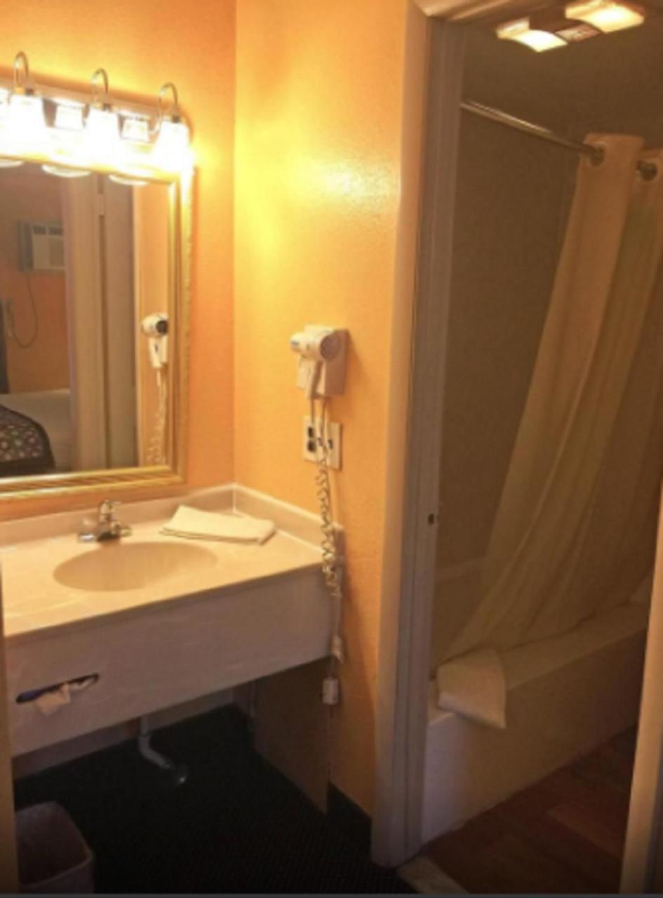 Americas Best Value Inn Pottstown Exterior foto
